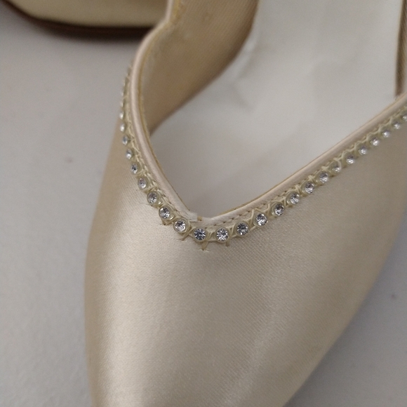 Gorgeous cream heels with rhinestone studs - Picture 8 of 11